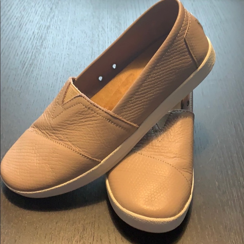 Nude Leather Toms size 7